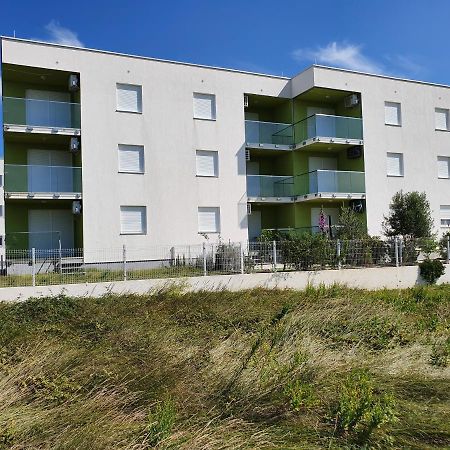 Apartmani Matko Nin Esterno foto