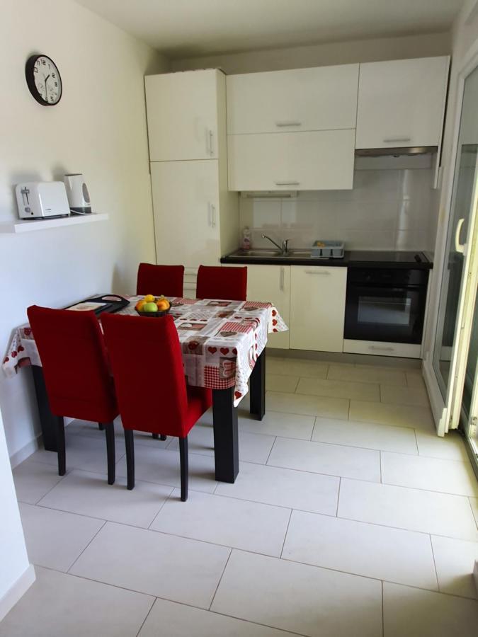 Apartmani Matko Nin Esterno foto