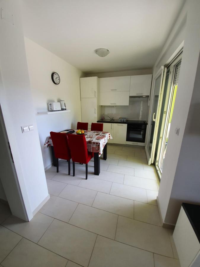 Apartmani Matko Nin Esterno foto