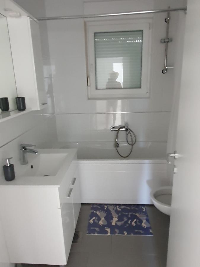 Apartmani Matko Nin Esterno foto