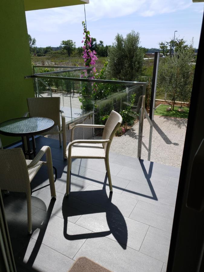 Apartmani Matko Nin Esterno foto