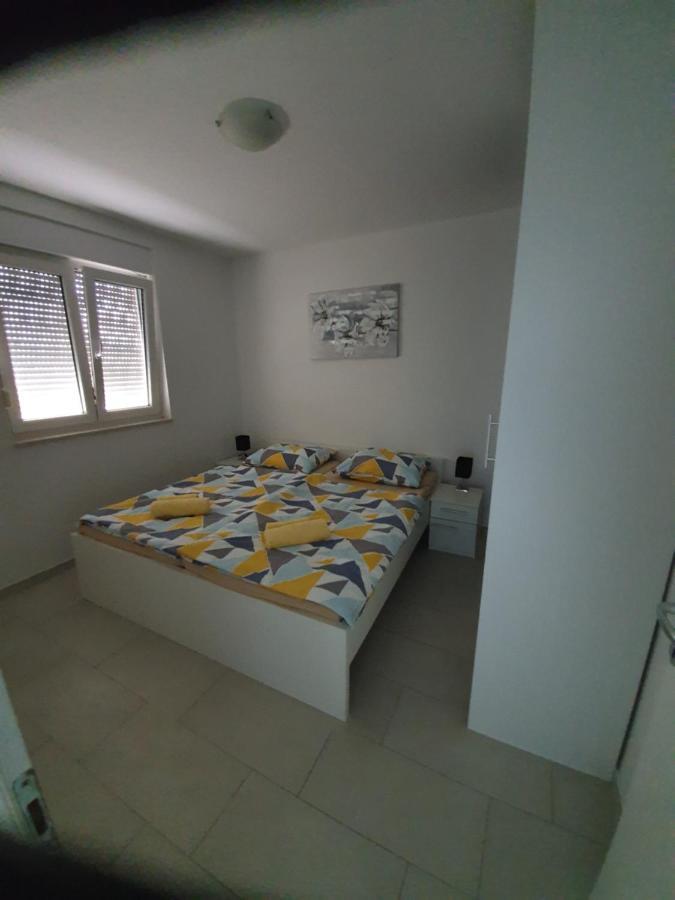 Apartmani Matko Nin Esterno foto