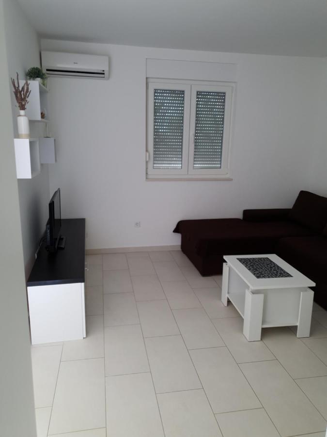 Apartmani Matko Nin Esterno foto