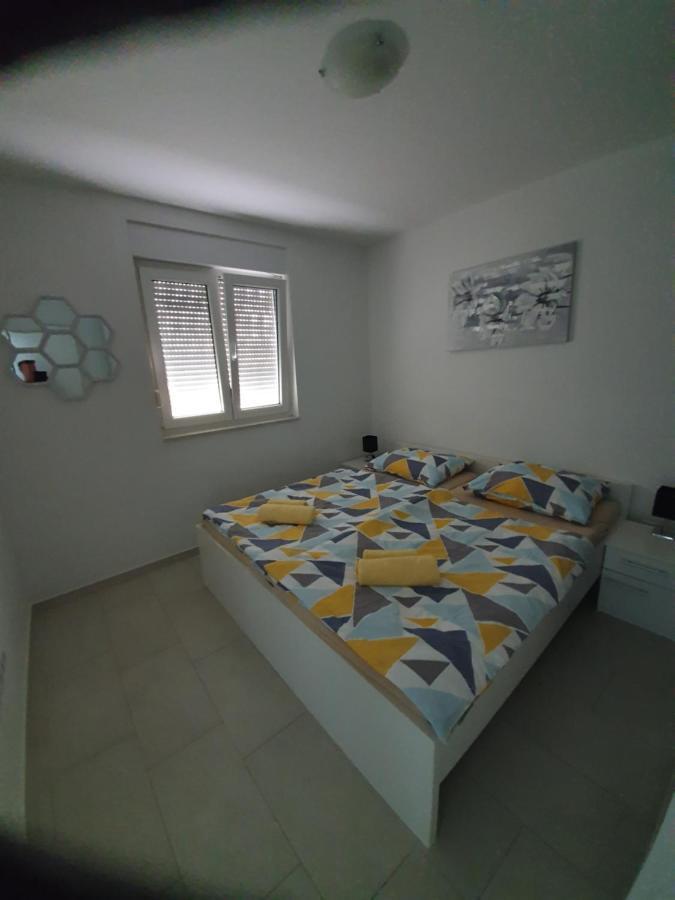 Apartmani Matko Nin Esterno foto