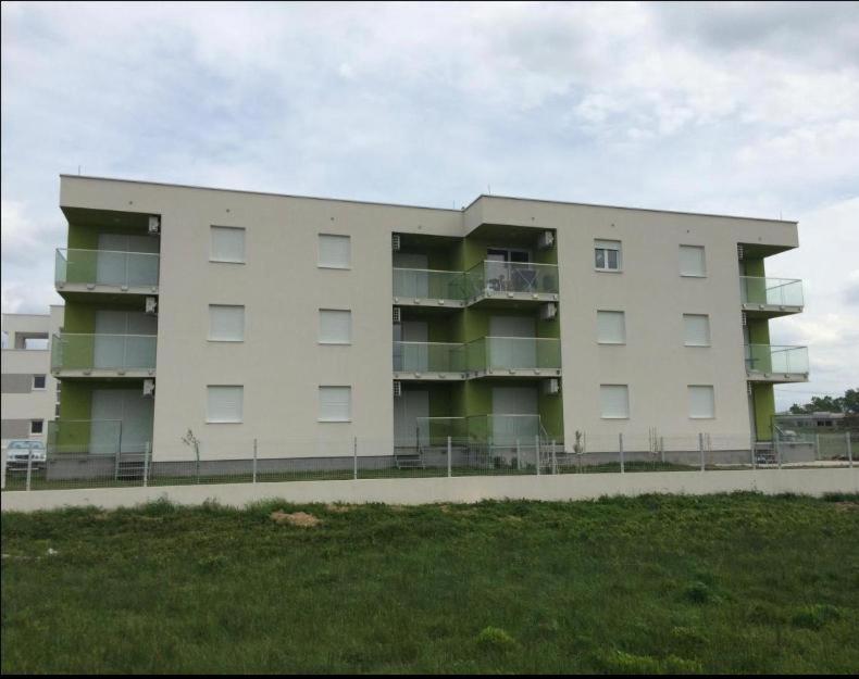 Apartmani Matko Nin Esterno foto