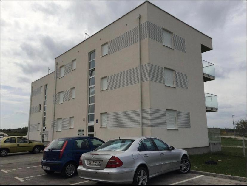Apartmani Matko Nin Esterno foto