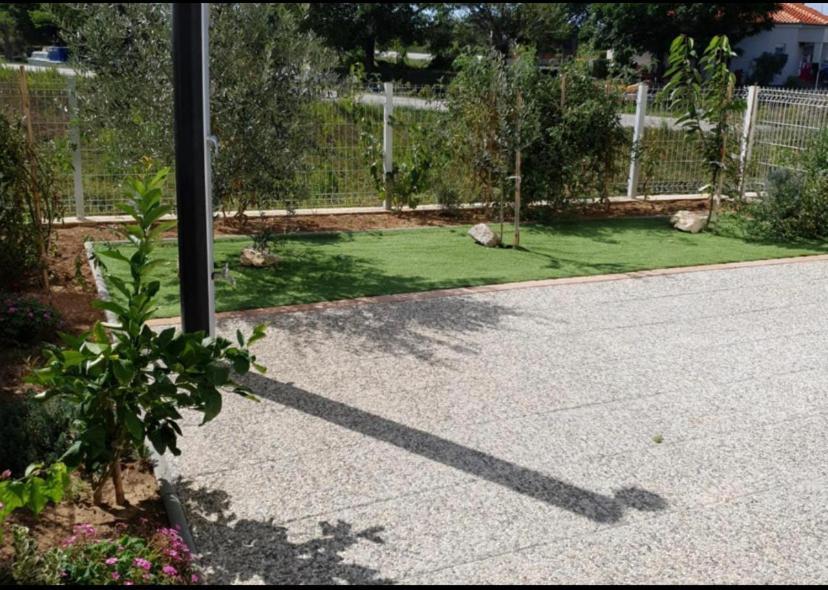 Apartmani Matko Nin Esterno foto