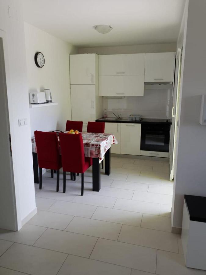 Apartmani Matko Nin Esterno foto