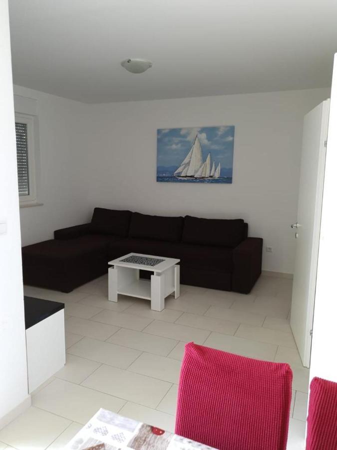Apartmani Matko Nin Esterno foto
