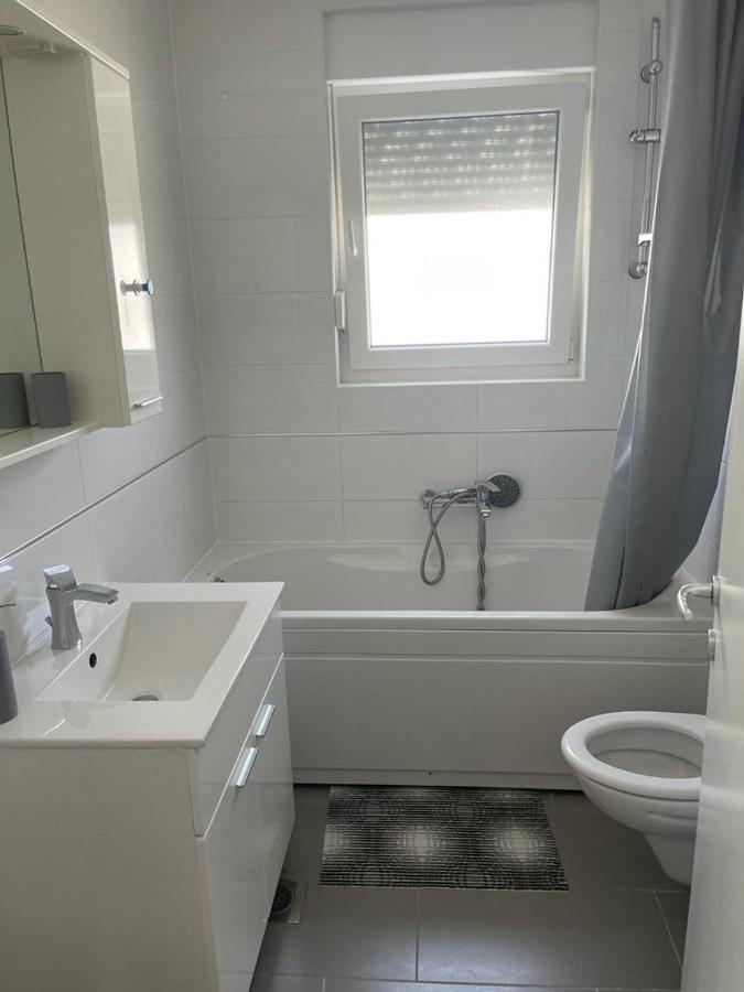 Apartmani Matko Nin Esterno foto