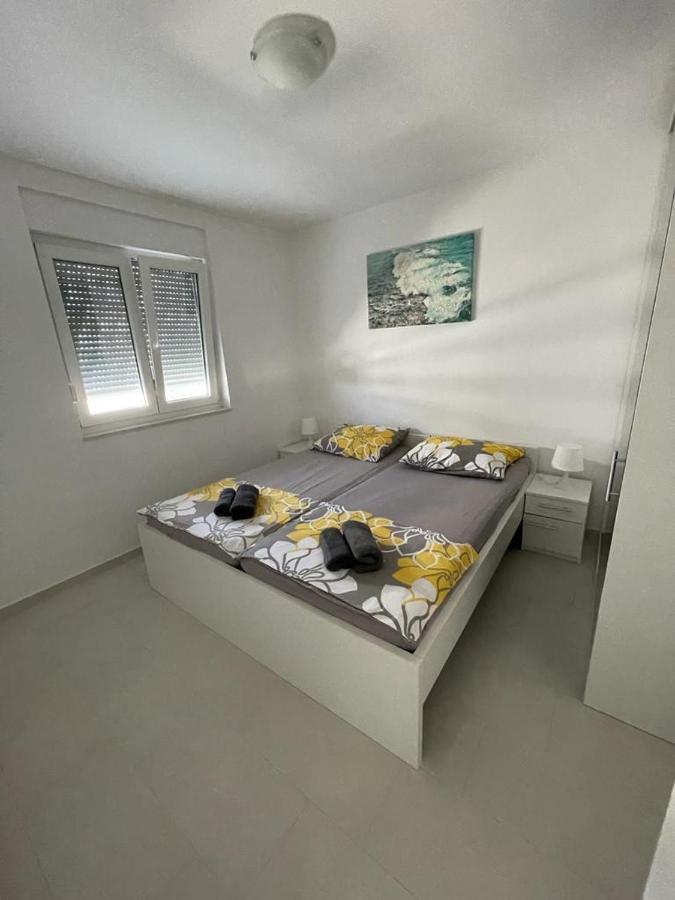 Apartmani Matko Nin Esterno foto