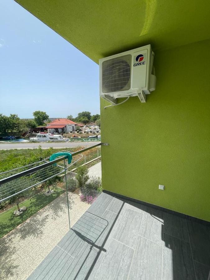 Apartmani Matko Nin Esterno foto