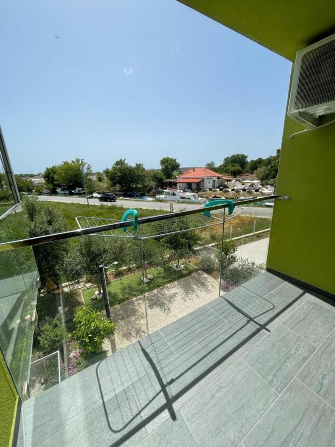 Apartmani Matko Nin Esterno foto